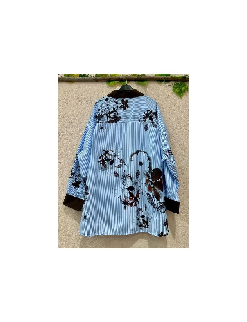 Camiseiro às riscas com desenhos