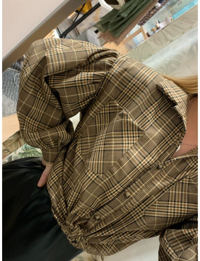 Camiseiro com mangas em balão